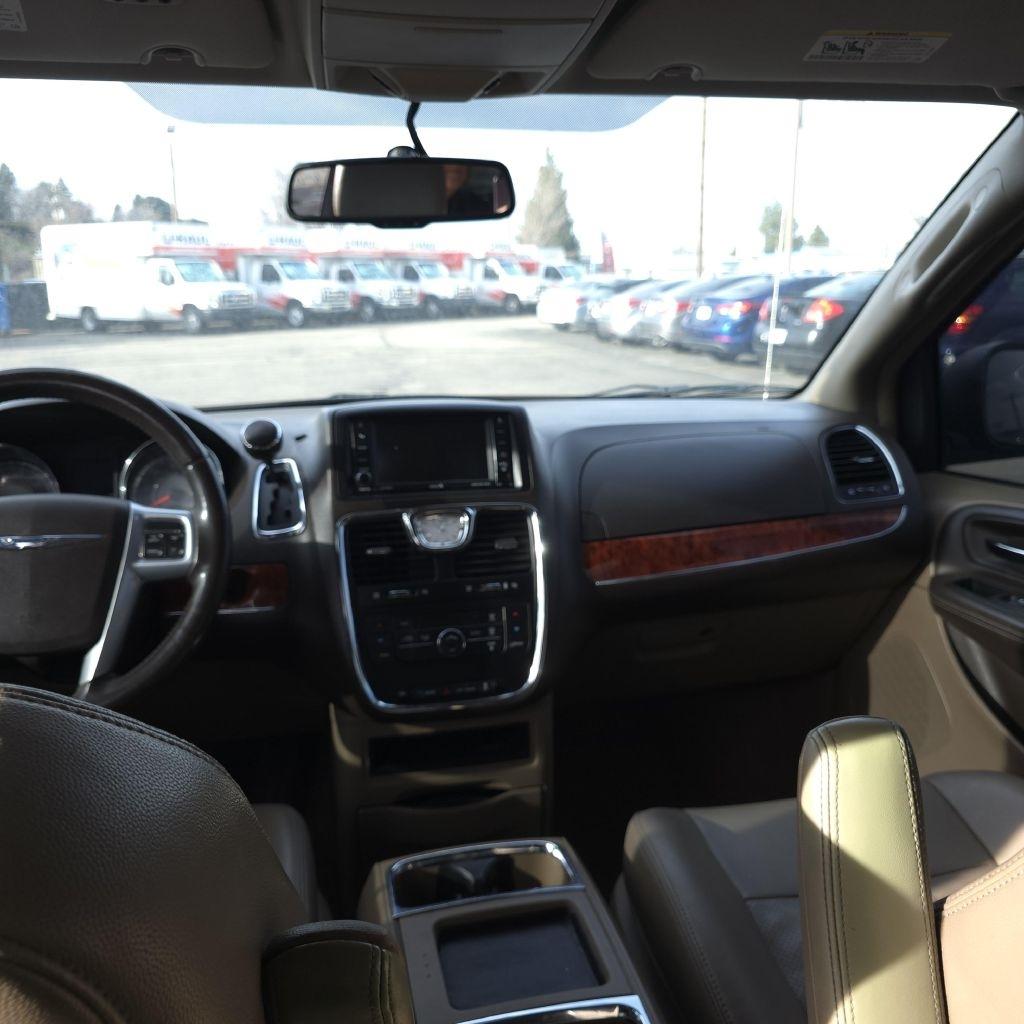 Chrysler Town & Country  2012