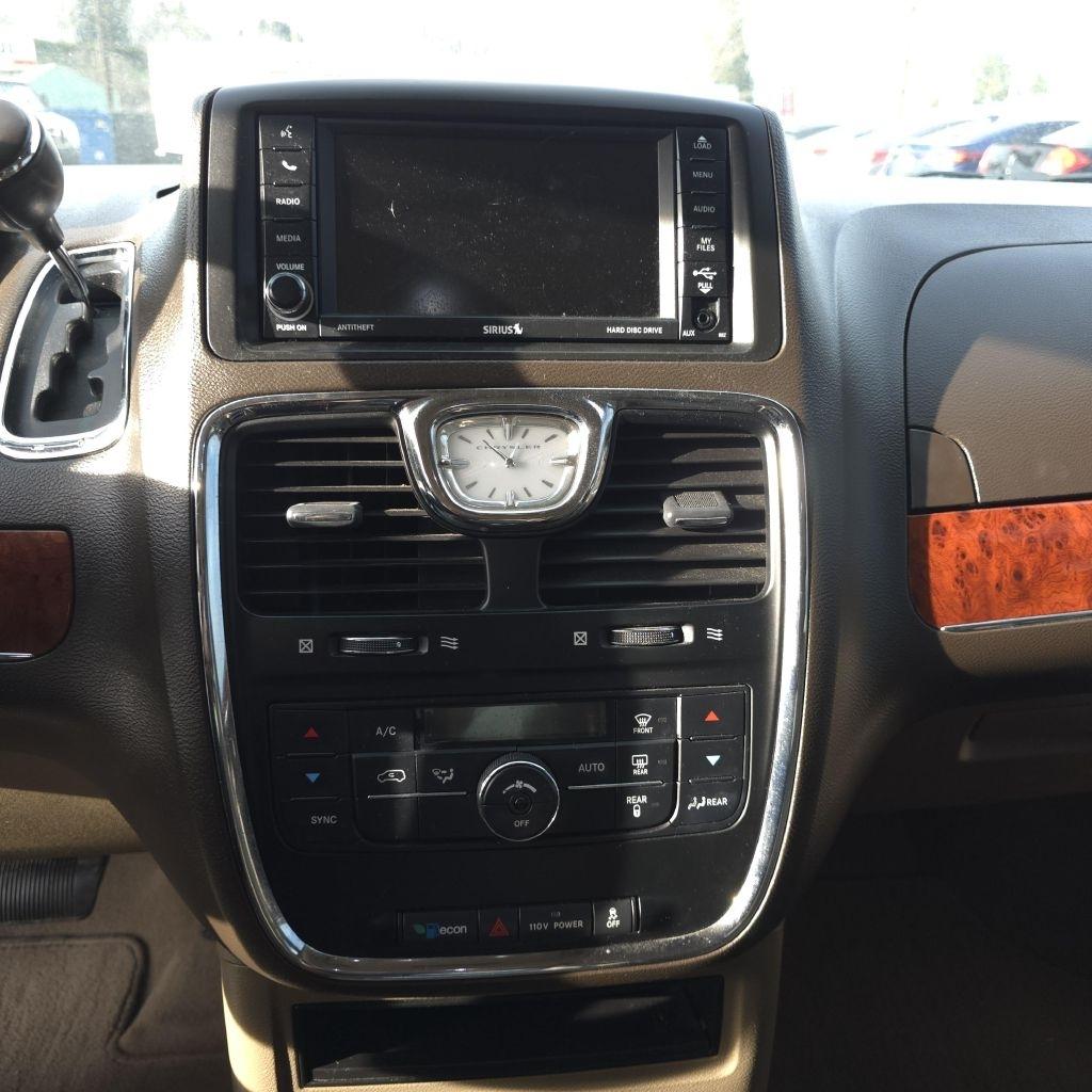 Chrysler Town & Country  2012