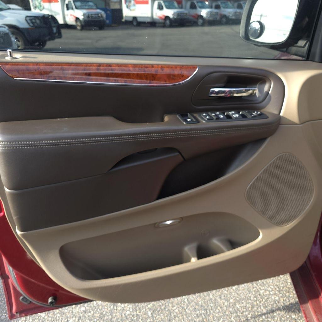 Chrysler Town & Country  2012