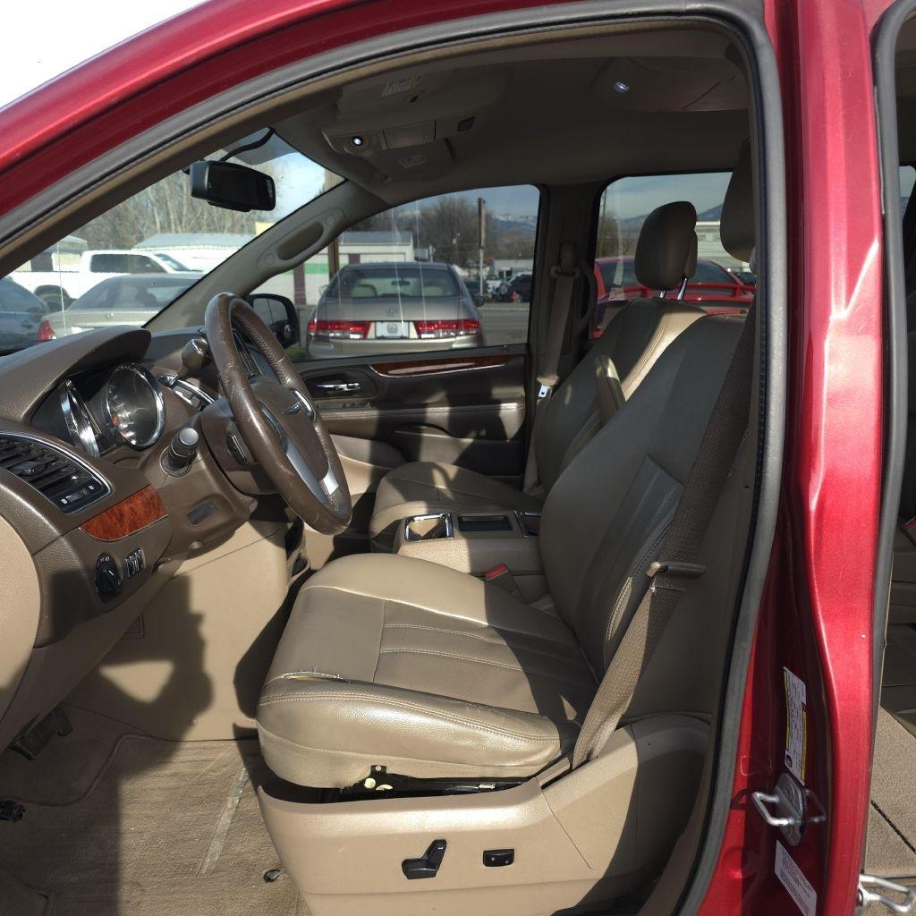 Chrysler Town & Country  2012