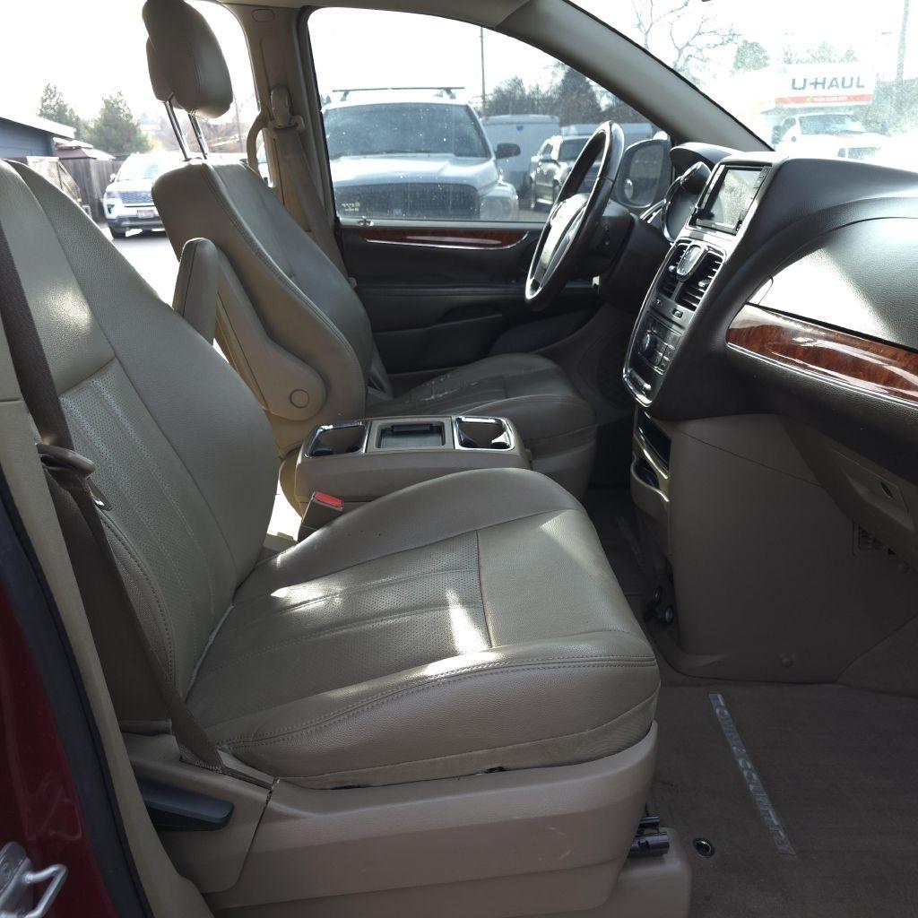 Chrysler Town & Country  2012