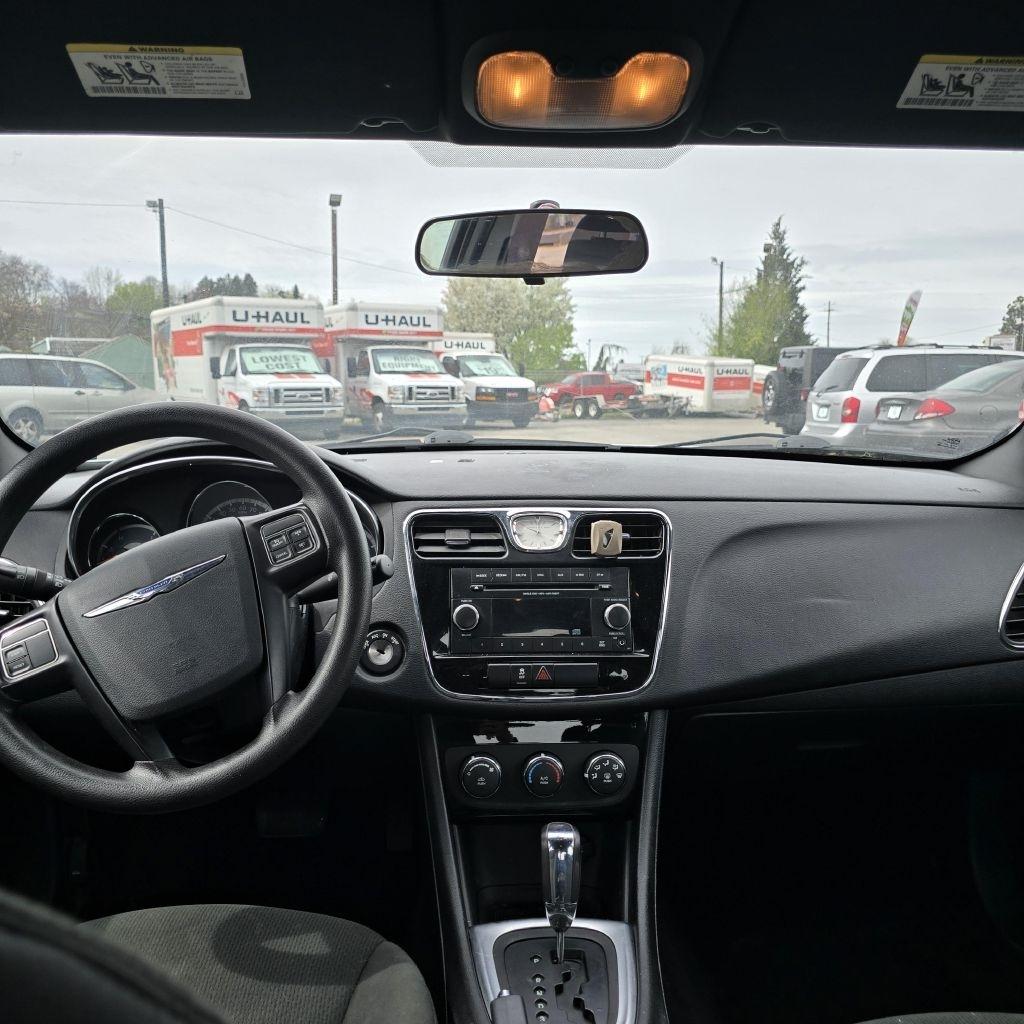 Chrysler 200  2012
