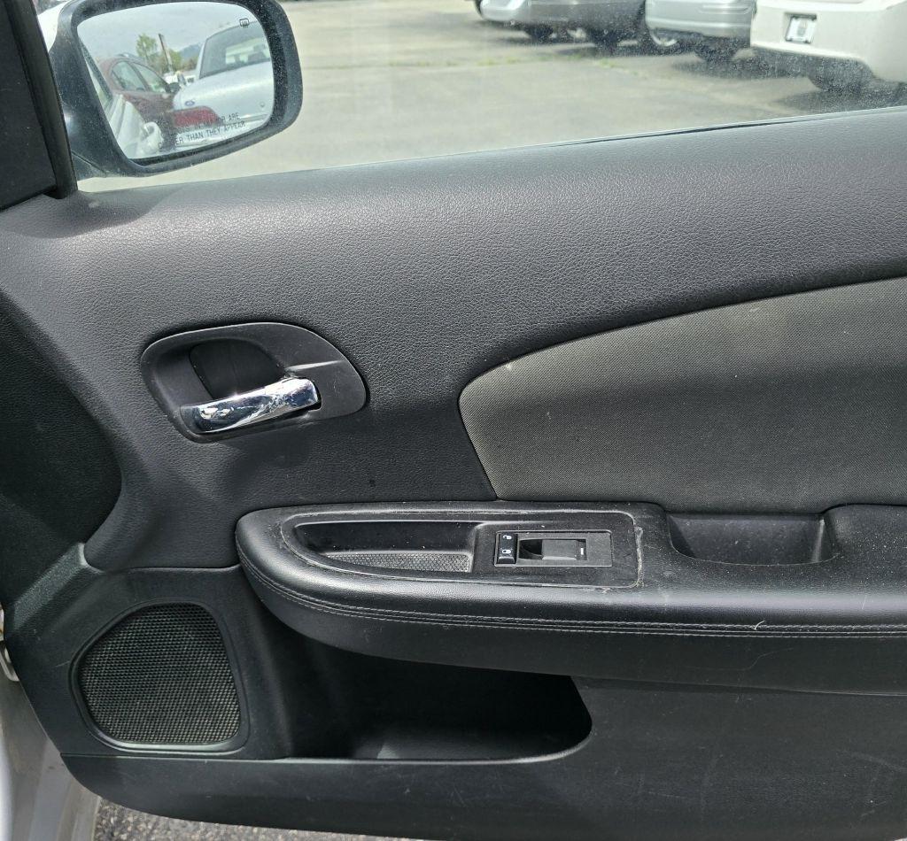 Chrysler 200  2012