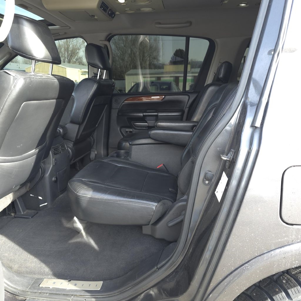 Infiniti QX56  2010