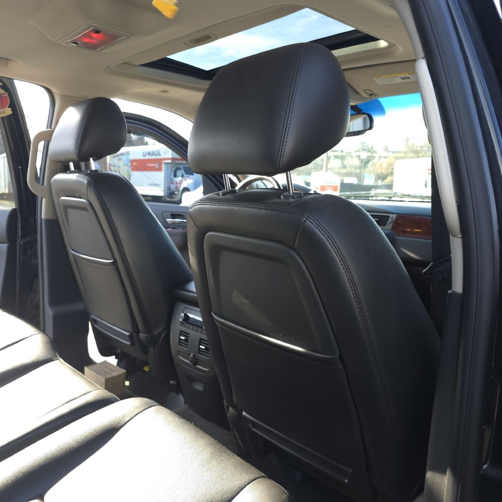 Chevrolet Avalanche  2010