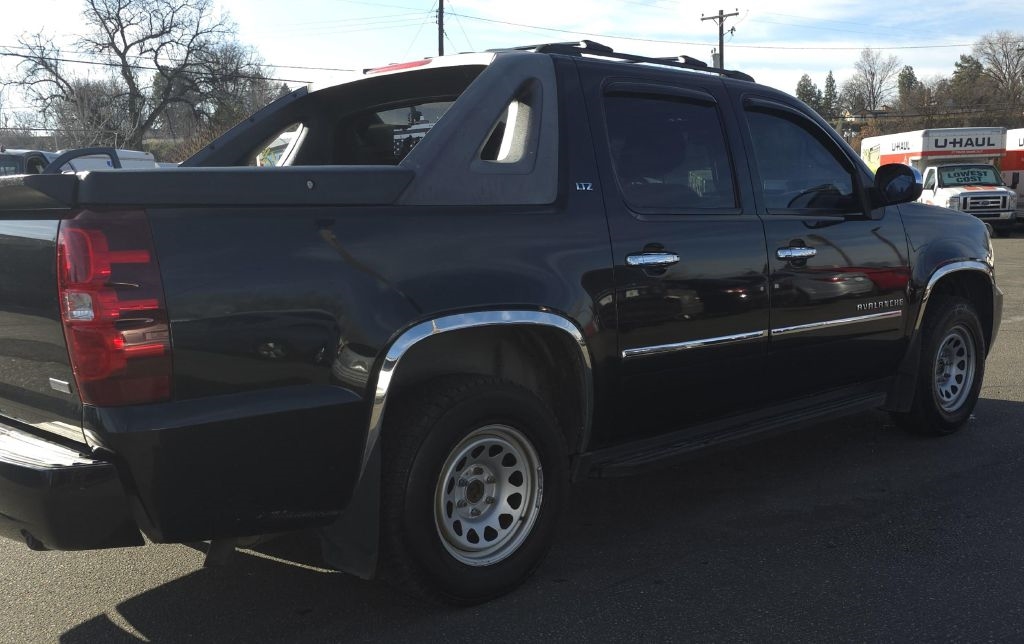Chevrolet Avalanche  2010