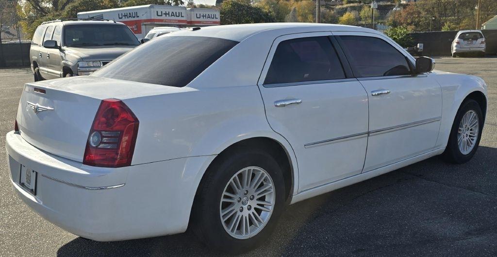 Chrysler 300  2010