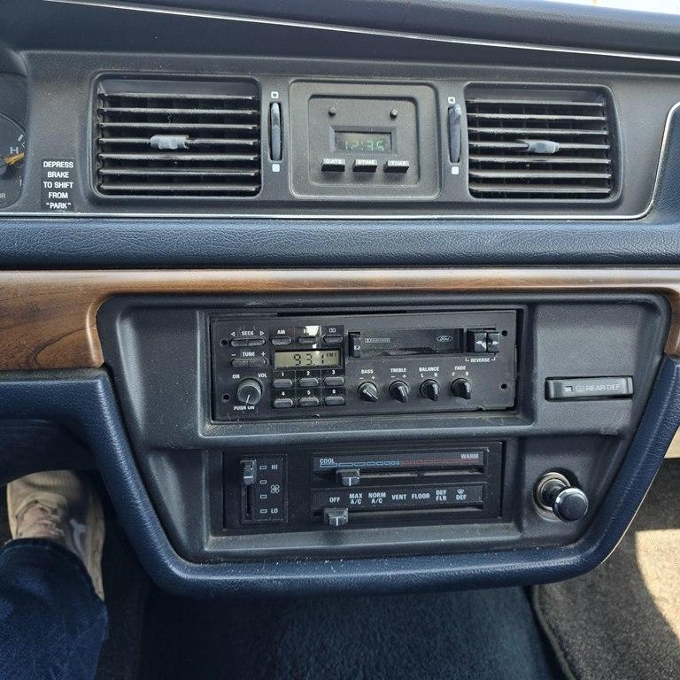 Ford Crown Victoria  1992