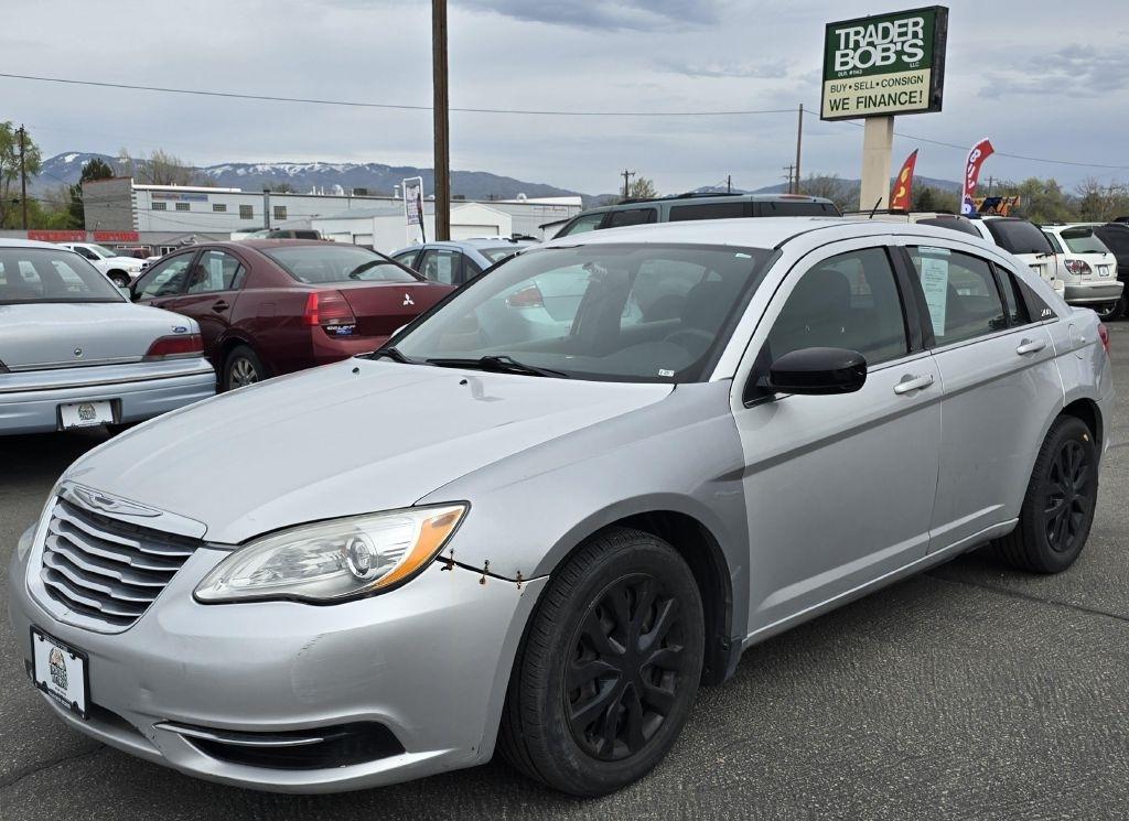 Chrysler 200  2012
