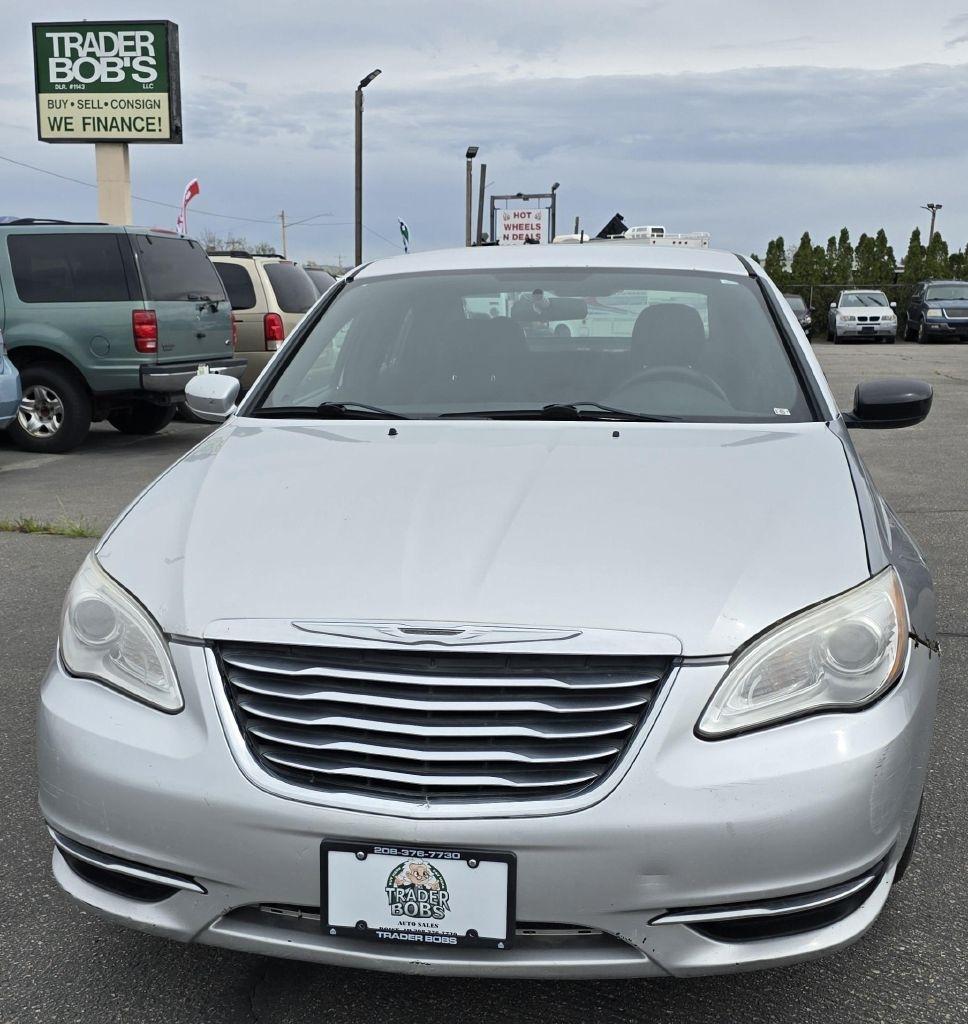 Chrysler 200  2012