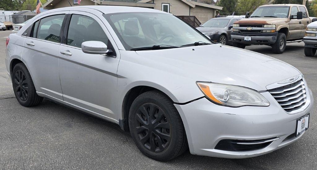 Chrysler 200  2012