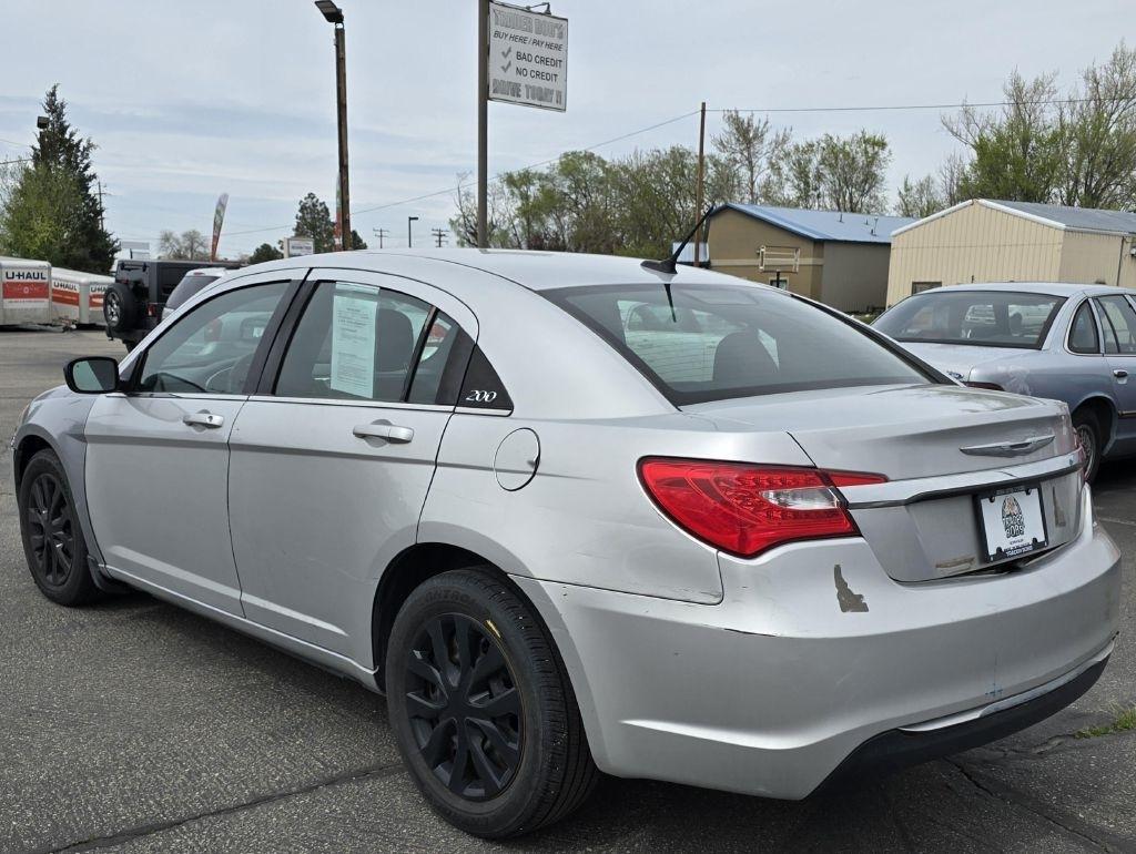 Chrysler 200  2012