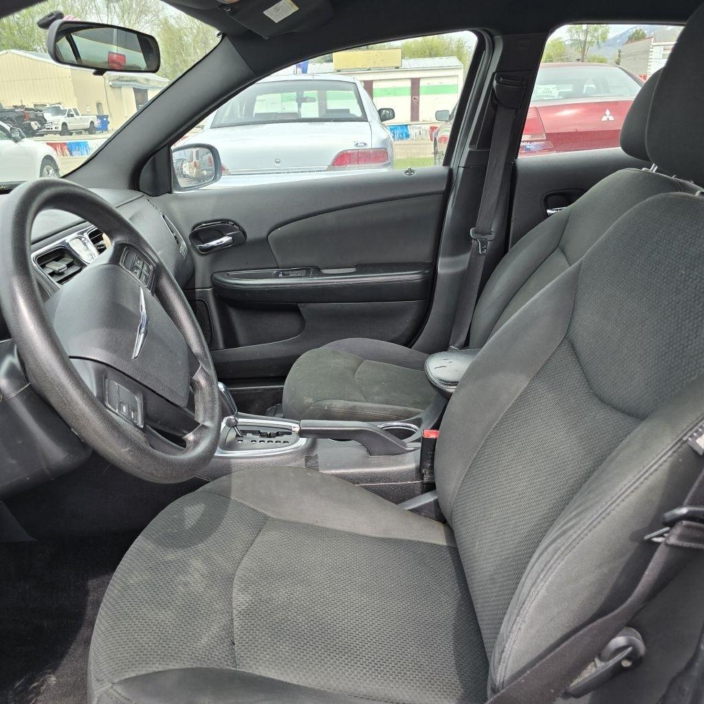 Chrysler 200  2012