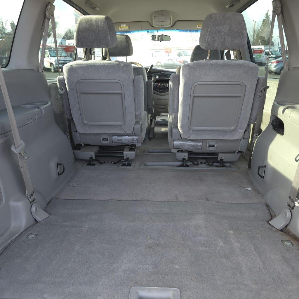 Mazda MPV  2003