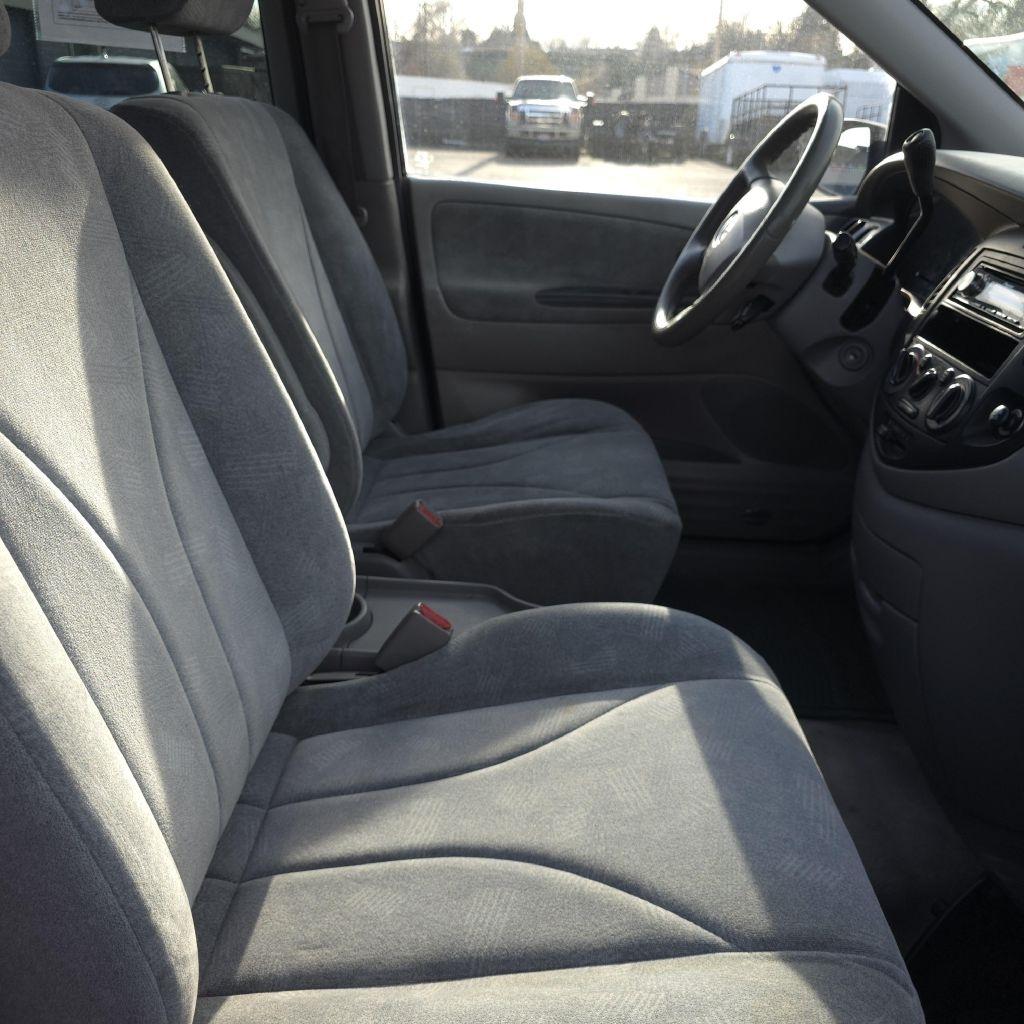 Mazda MPV  2003