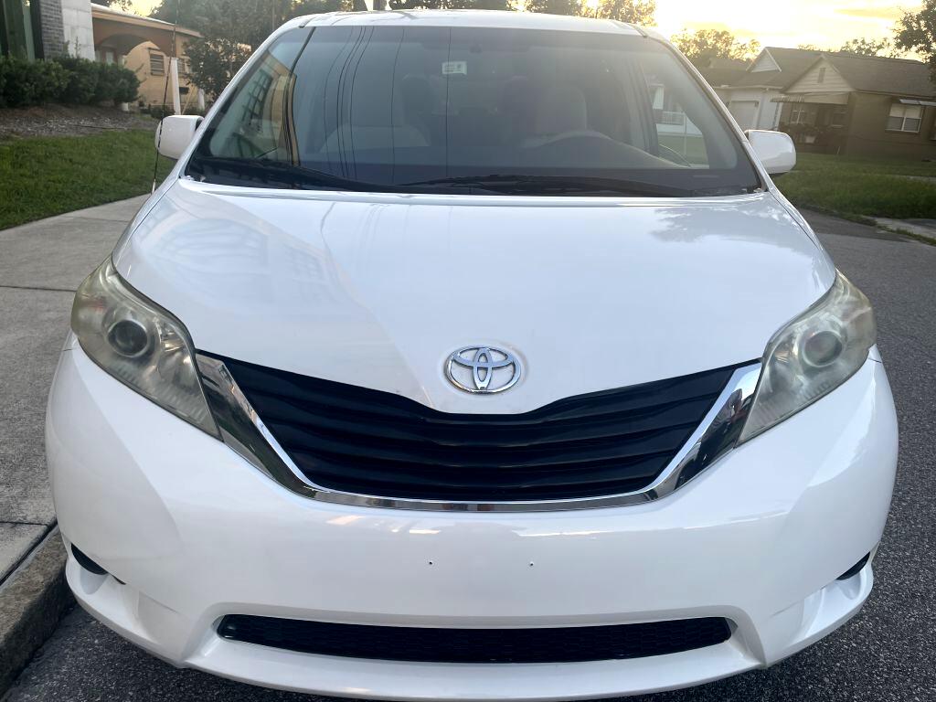 2012 Toyota Sienna LE FWD 8-Passenger V6