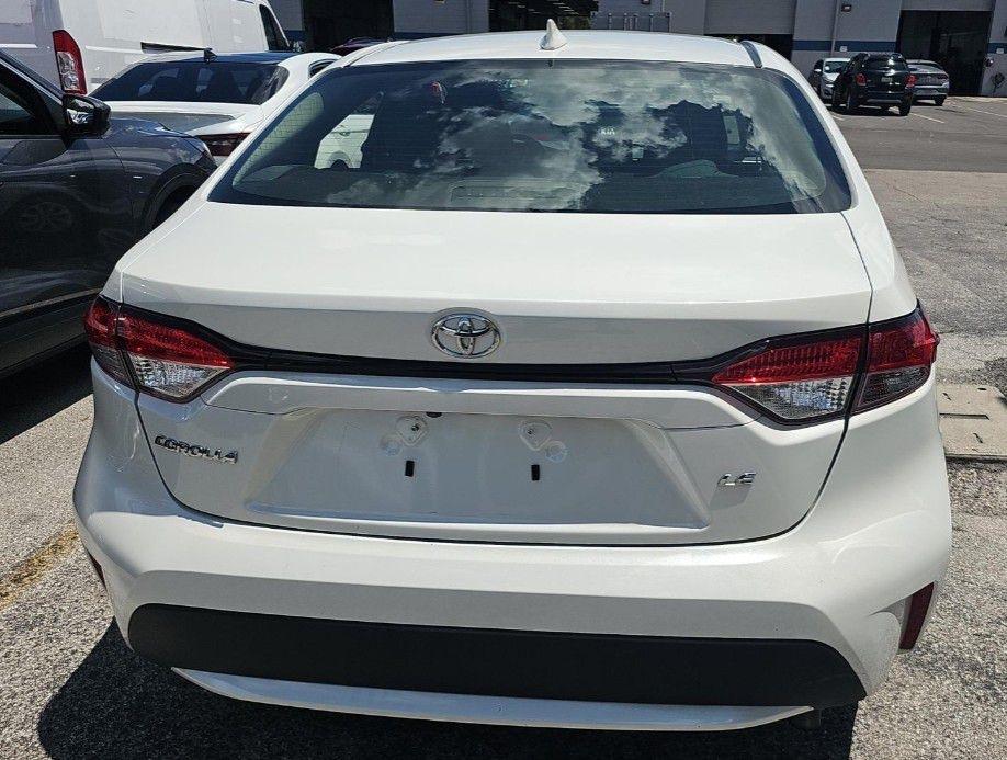 Toyota Corolla LE 2021