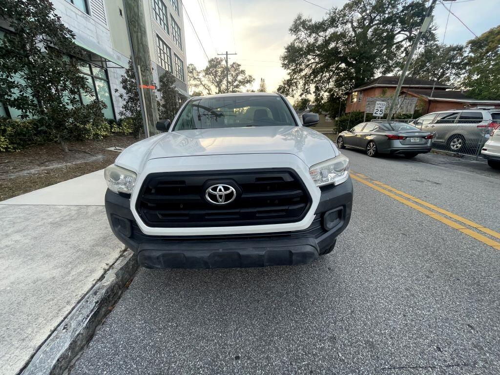 2016 Toyota Tacoma SR5's photo