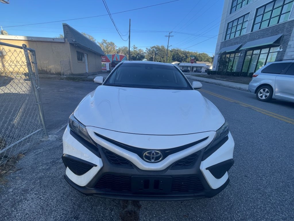 Toyota Camry SE 2021