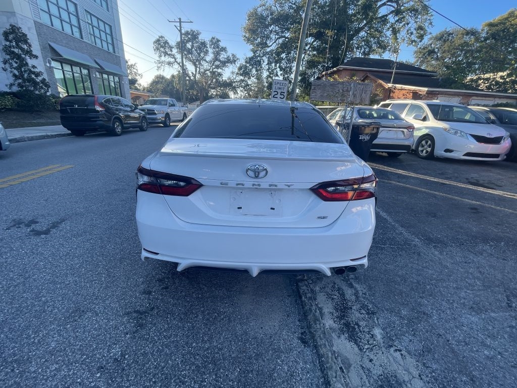 Toyota Camry SE 2021