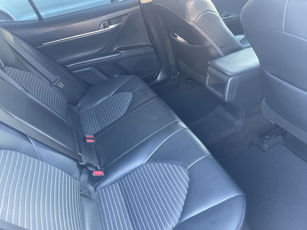 Toyota Camry SE 2021