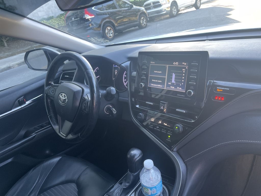 Toyota Camry SE 2021