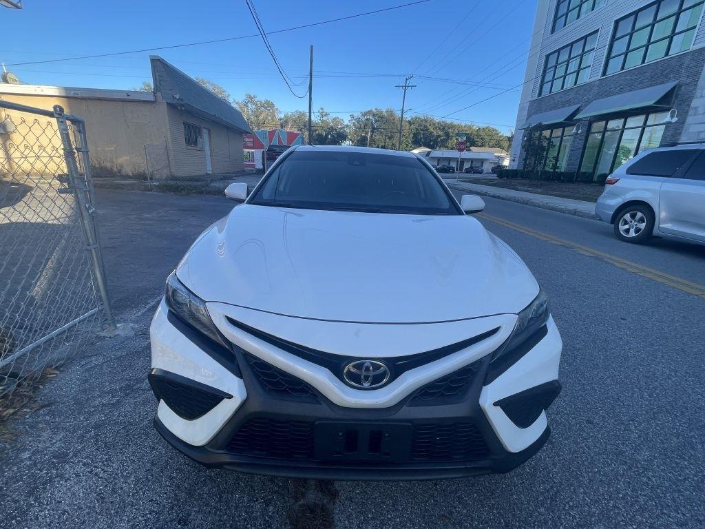 Toyota Camry SE 2021