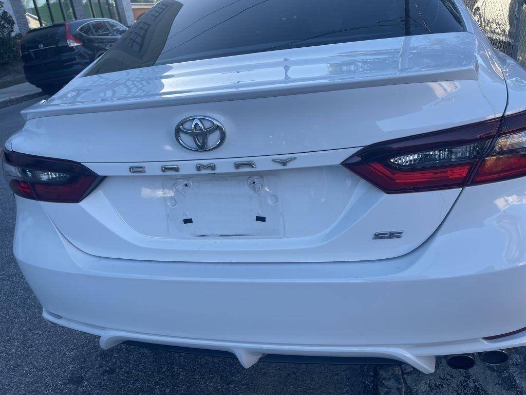 Toyota Camry SE 2021