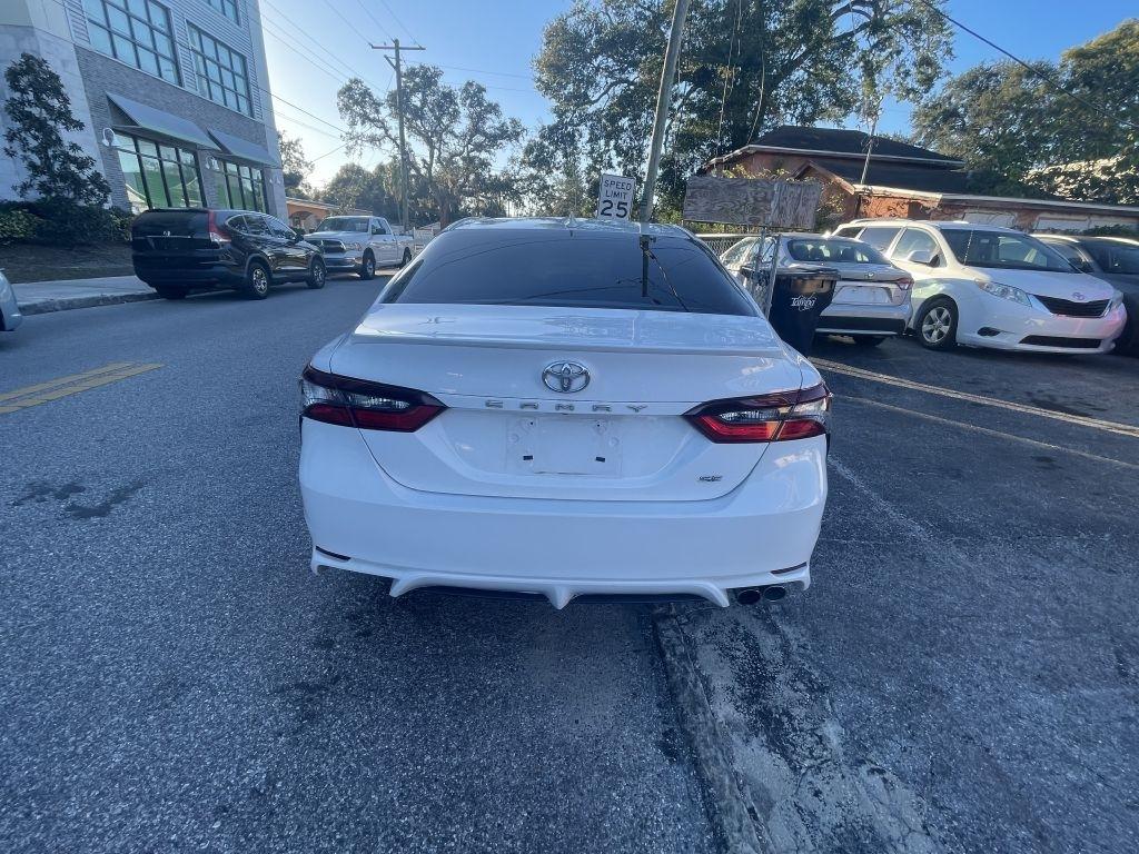 Toyota Camry SE 2021