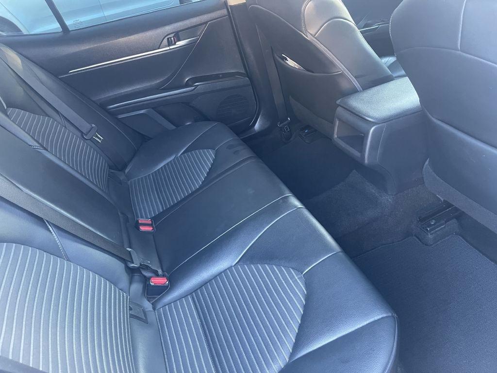 Toyota Camry SE 2021