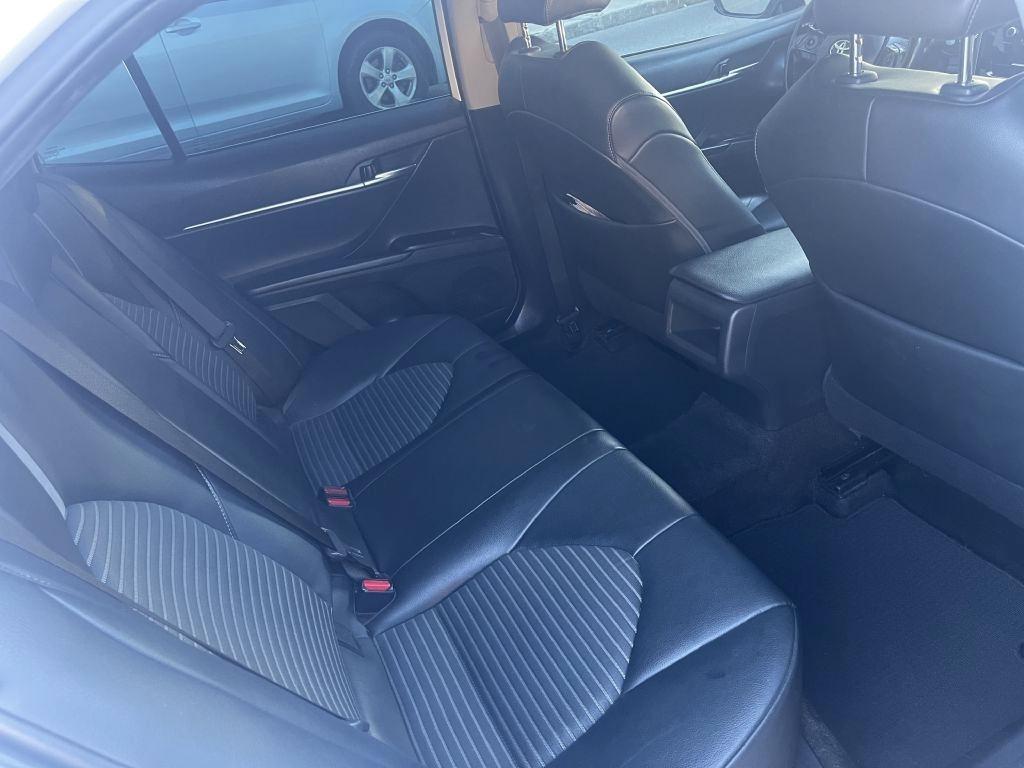 Toyota Camry SE 2021