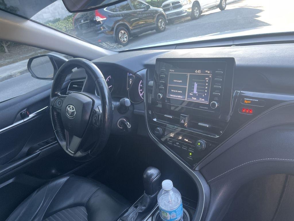 Toyota Camry SE 2021