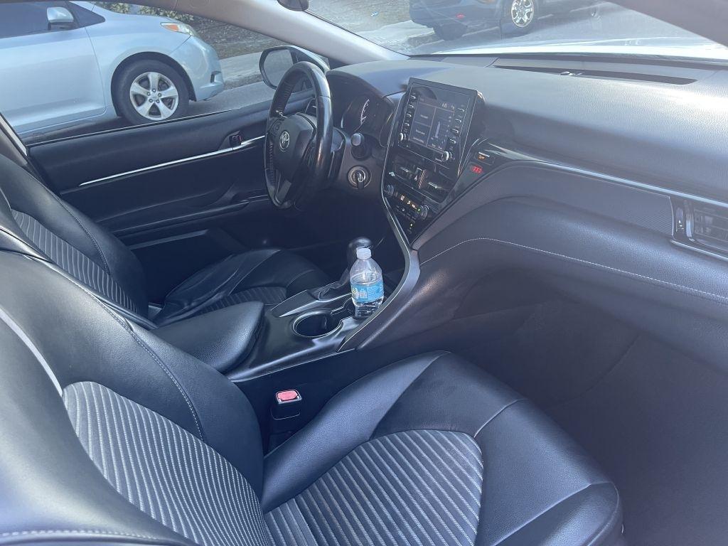 Toyota Camry SE 2021