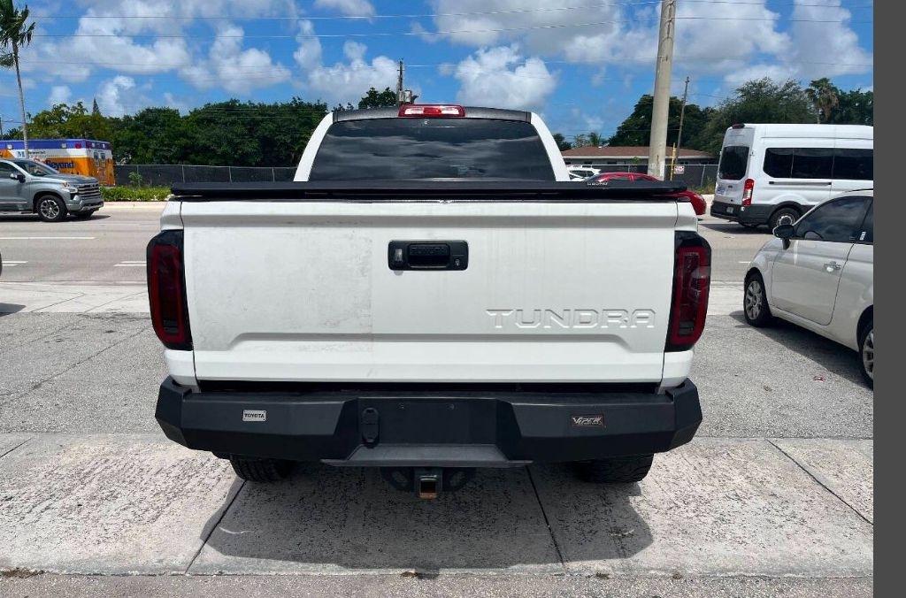 Toyota Tundra SR5 4.6L V8 Double Cab 2WD 2016