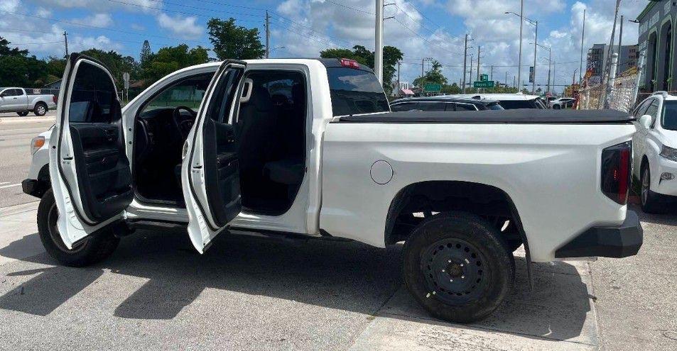 Toyota Tundra SR5 4.6L V8 Double Cab 2WD 2016