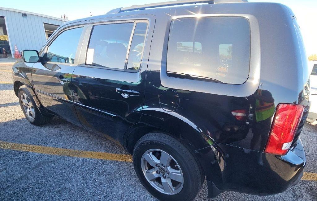 Honda Pilot EX-L 4WD 5-Spd AT with DVD 2011