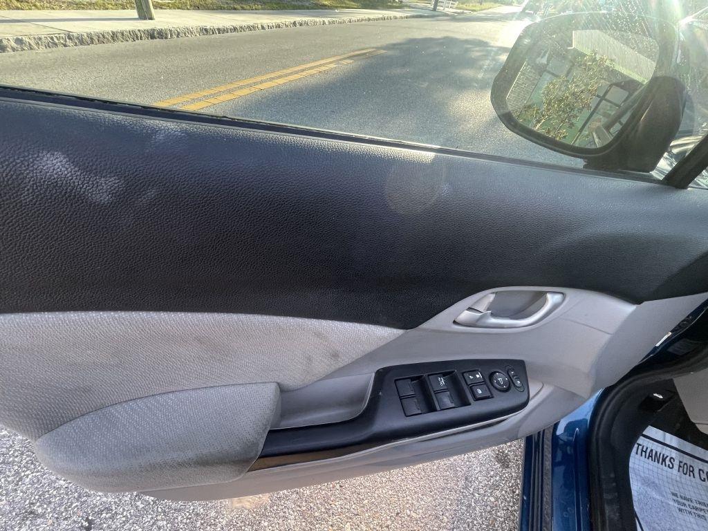 Honda Civic LX Sedan 5-Speed AT 2013