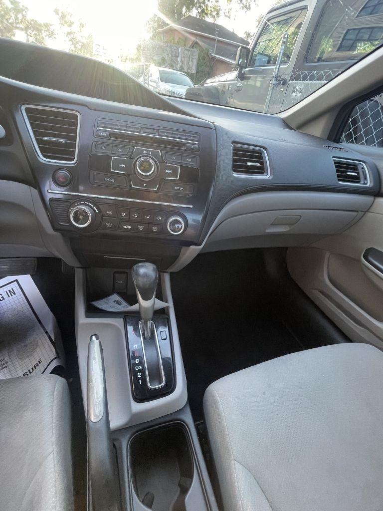Honda Civic LX Sedan 5-Speed AT 2013