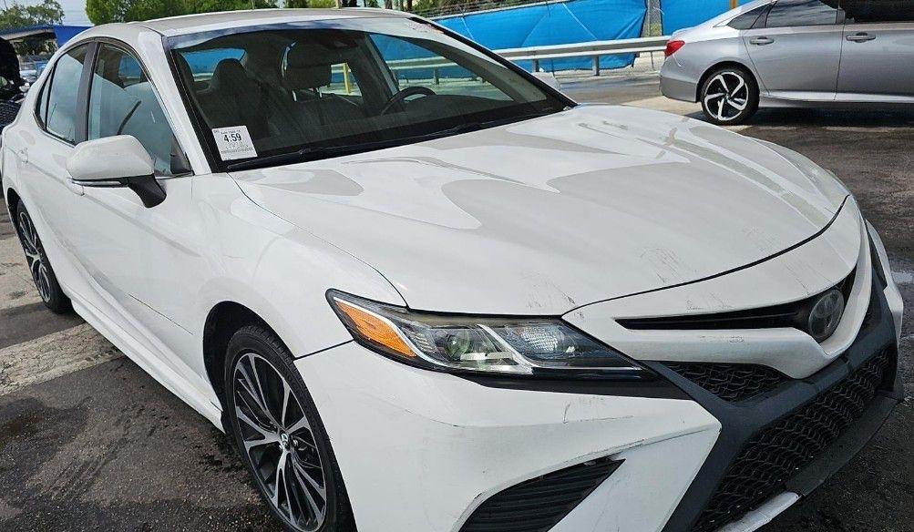 Toyota Camry SE 2019