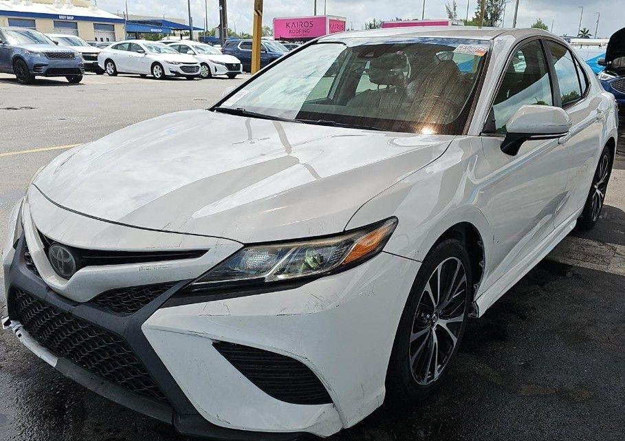 Toyota Camry SE 2019