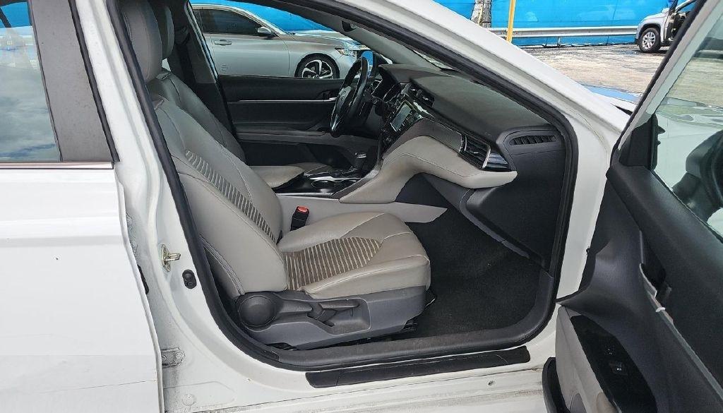 Toyota Camry SE 2019