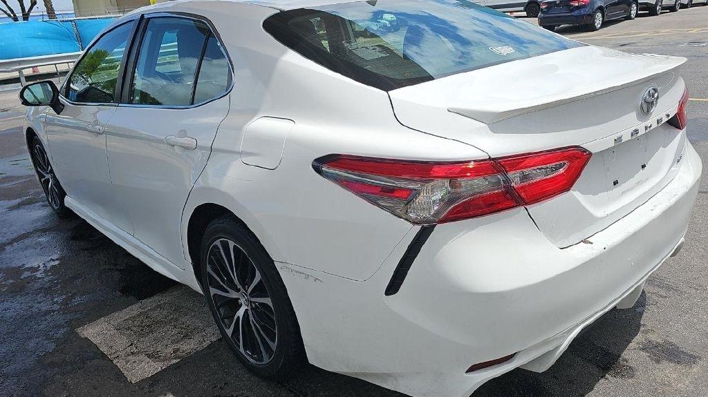 Toyota Camry SE 2019