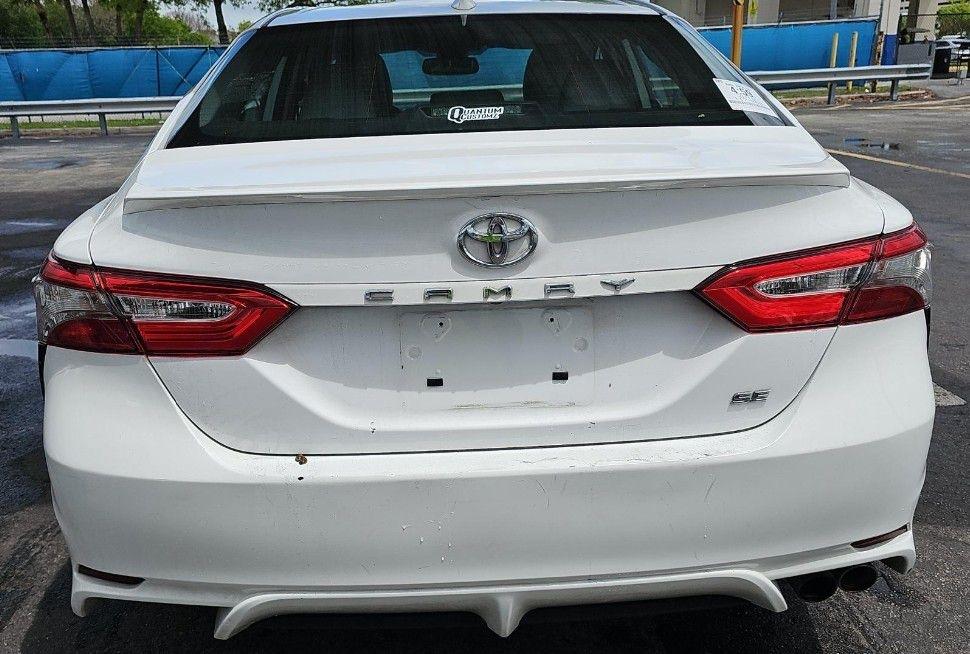 Toyota Camry SE 2019