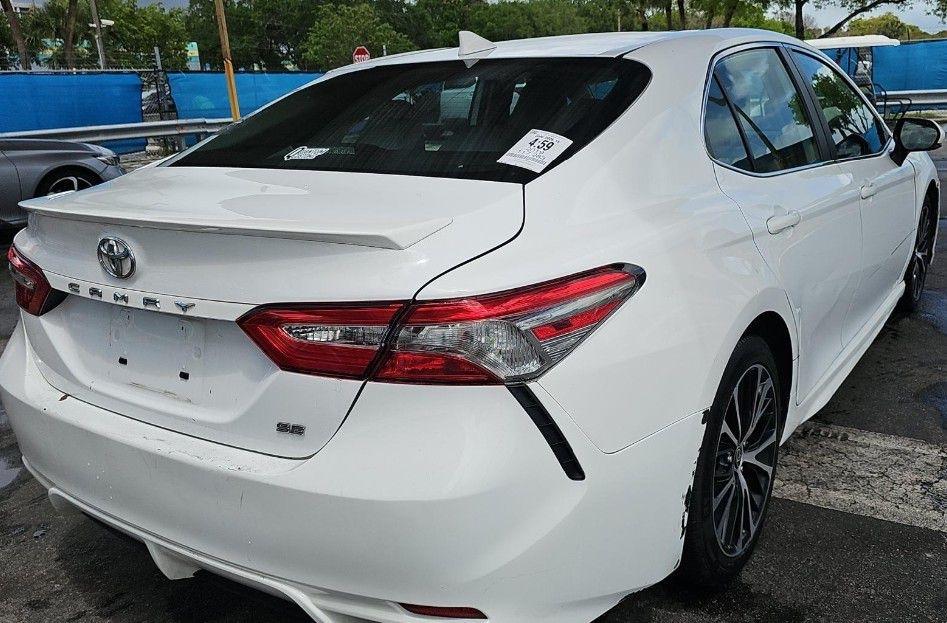 Toyota Camry SE 2019