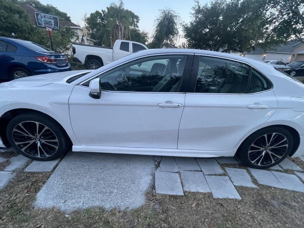 Toyota Camry SE 2019