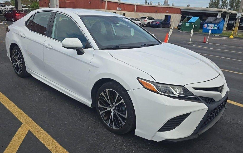 Toyota Camry SE 2019
