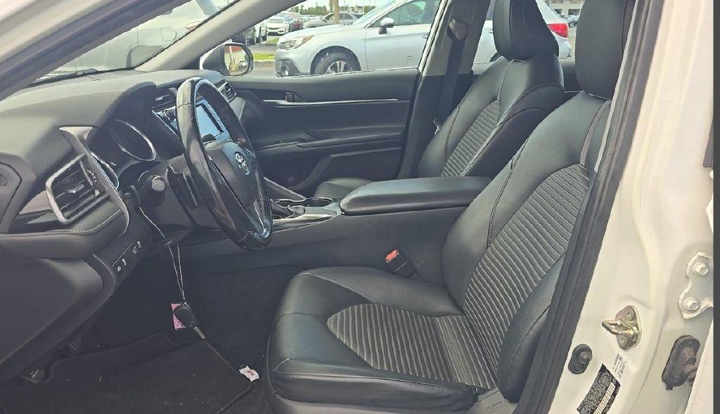 Toyota Camry SE 2019