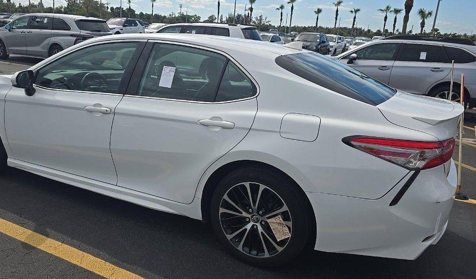 Toyota Camry SE 2019