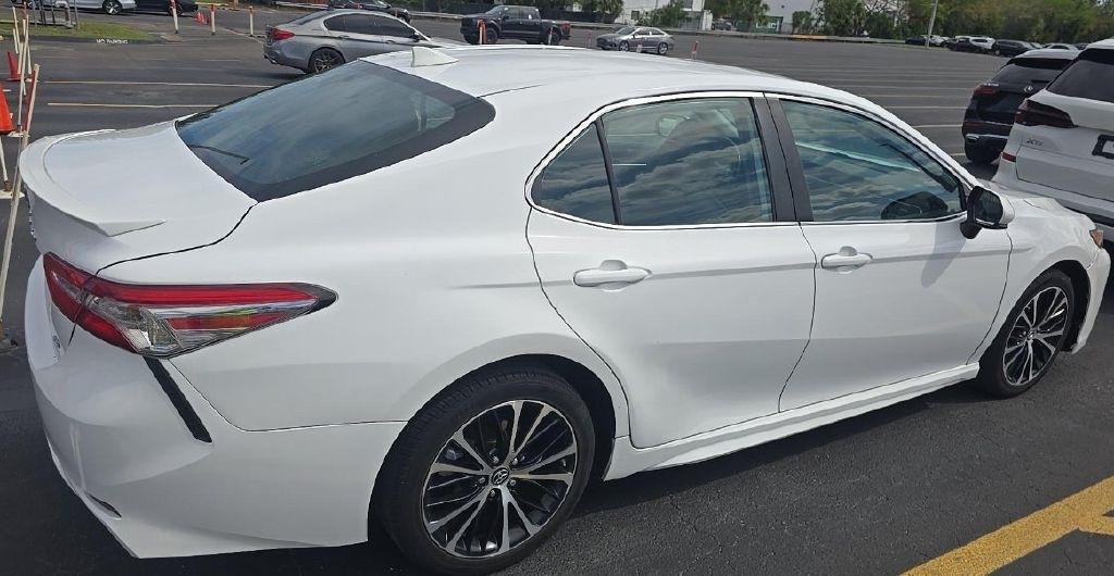 Toyota Camry SE 2019