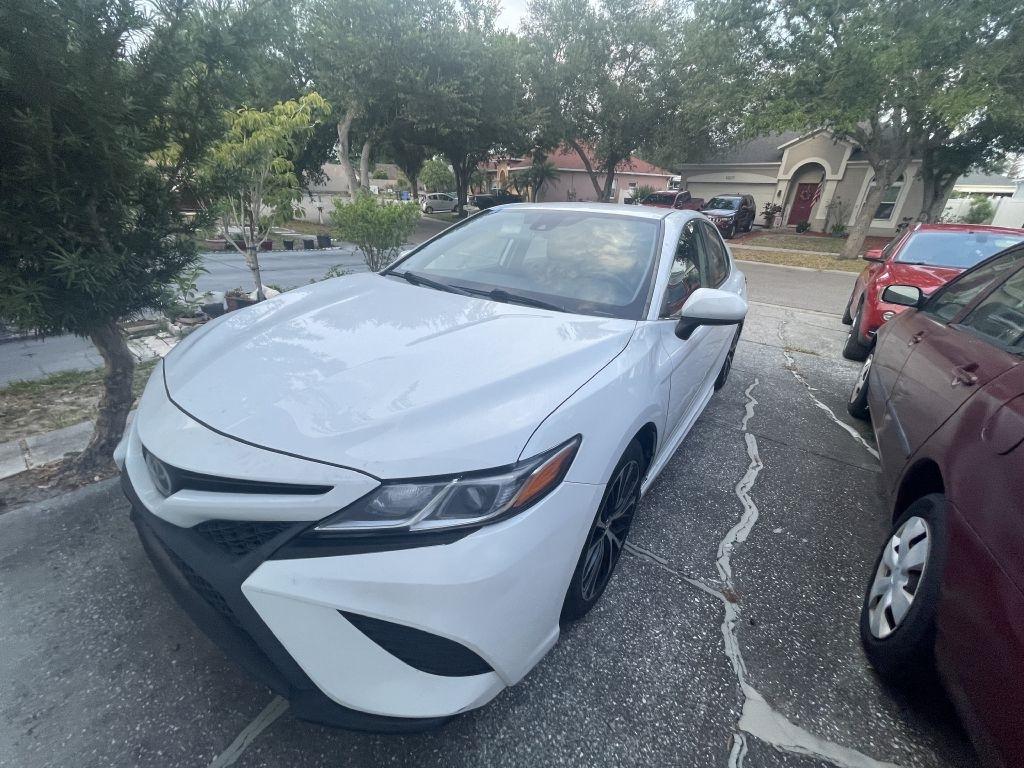 Toyota Camry SE 2019